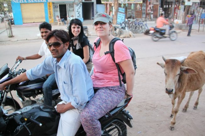 EN MOTO POR KHAJURAHO