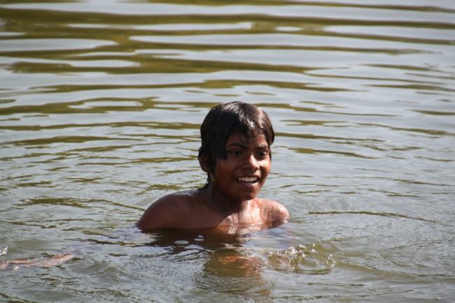 India-Khajuraho niño agua