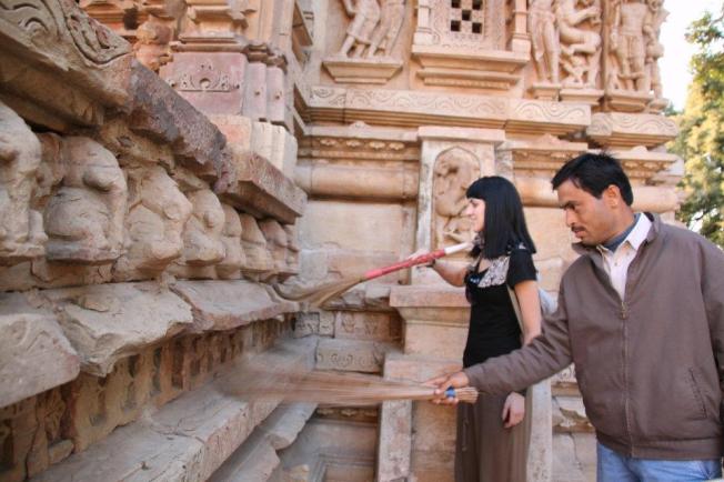 khajuraho limpieza stela