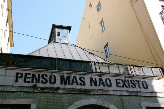Mensaje en Rua da Trindade, Chiado Penso mas nao existo. Rua da Trindade, Chiado